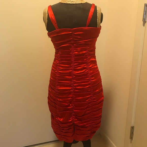 Red silky strapless express dress - Picture 5 of 8